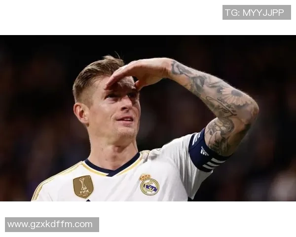 克罗斯在足球世界中的传奇之路与影响力分析 克罗斯在足球世界中的传奇之路与影响力分析