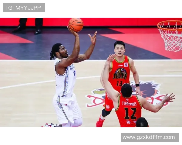 叙利亚与中国男足激战正酣比分悬念不断引发球迷热议 叙利亚与中国男足激战正酣比分悬念不断引发球迷热议