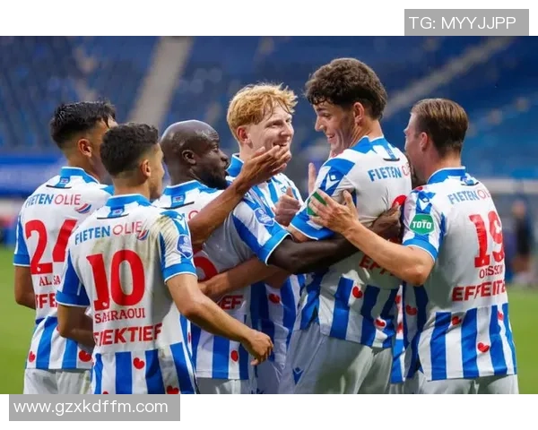 海牙与海伦芬足球比赛比分解析及精彩瞬间回顾